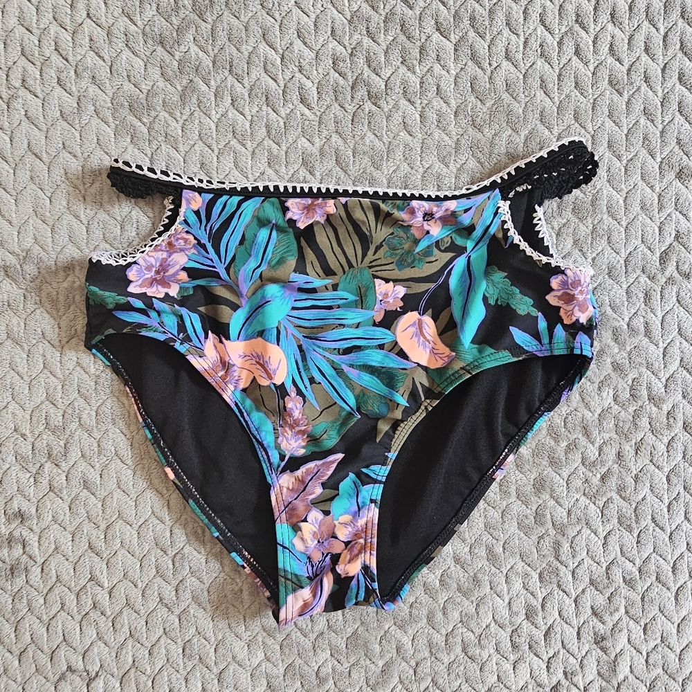 Time And Tru Size M Swim Bottoms